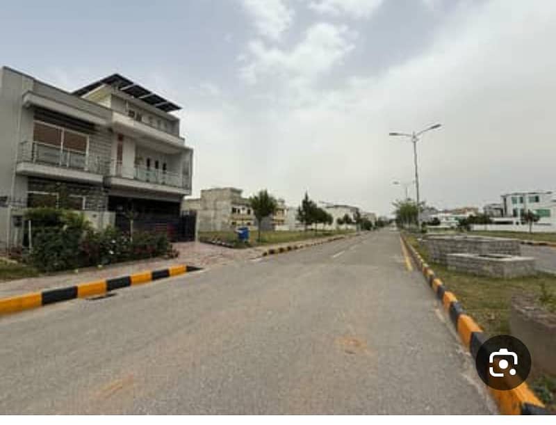 24 Marla solid Sunface plot for sale 10