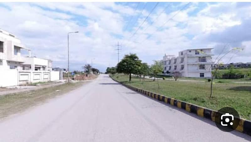 24 Marla solid Sunface plot for sale 12