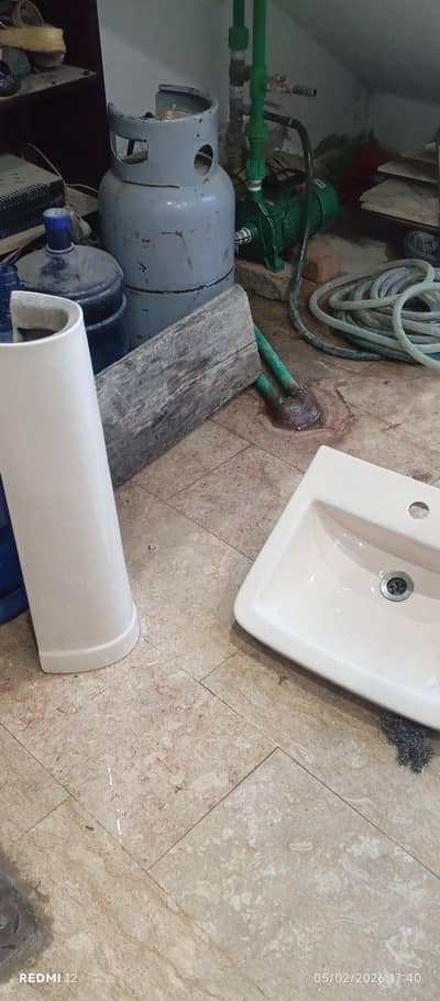 wash basin 18 by 15 size 10/10;condition