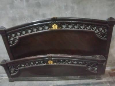 beds 2 side Table  Bed ues main hai 10/6