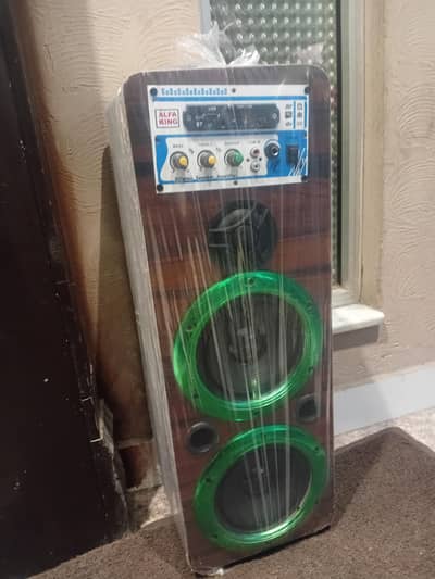 speaker for sale  new condition  awaz bot achi hn