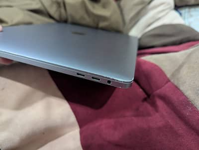 MacBook Pro 15-inch, 2017 With Touch Bar