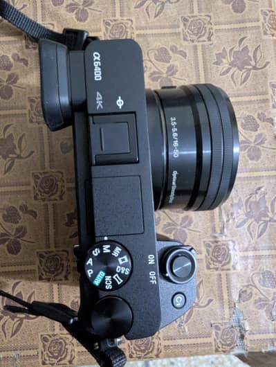 Sonny a6400 mirrorless camera with 16-50mm kit lens
