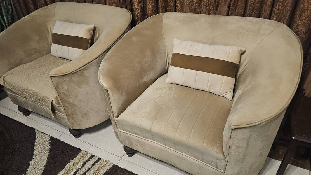 2 Sofa,s single seat each condition 10/10. 1