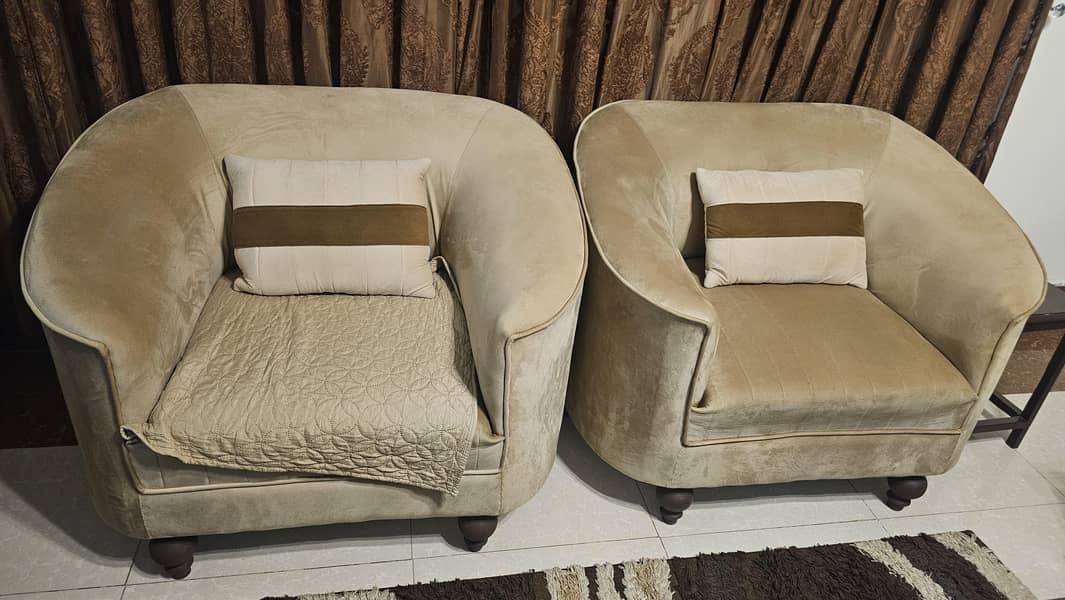 2 Sofa,s single seat each condition 10/10. 2