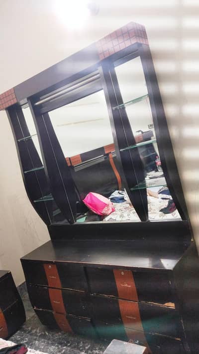 [Dressing Table] [5 seatr sofa] [Table]