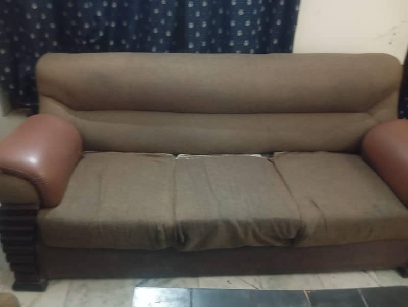[Dressing Table] [5 seatr sofa] [Table] 2