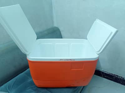 Brand new ice box