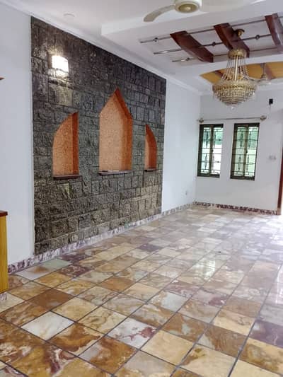 Prime Location Corner Full House for Rent I-8/3 Near Kachnar Park