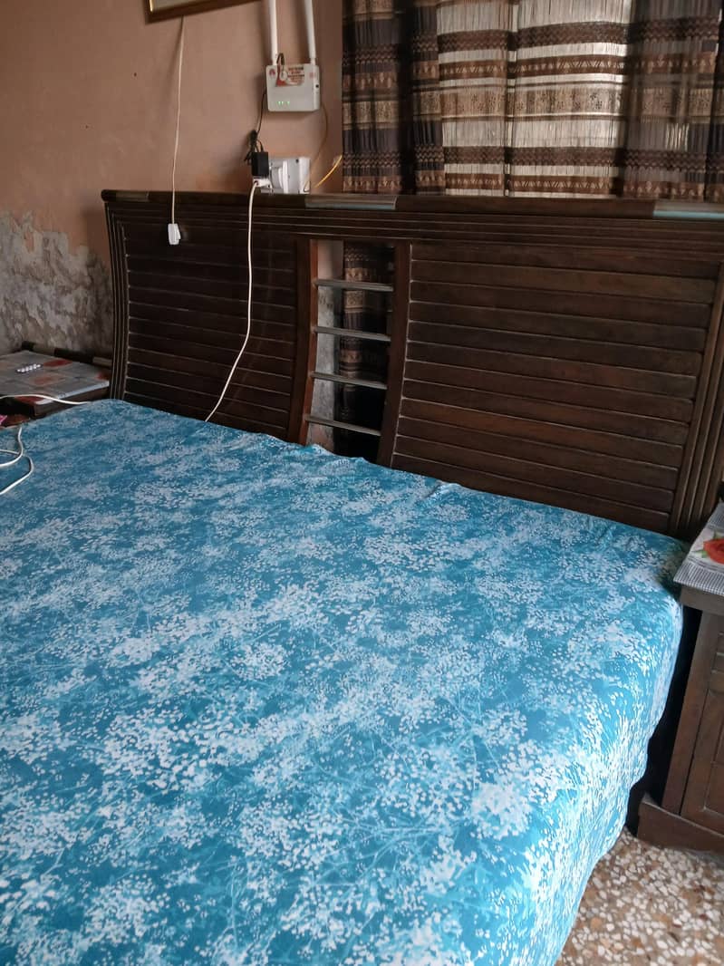 Bed and Dressing table 4