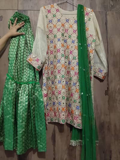 Beautiful Ready to wear wedding or formal 3 PC