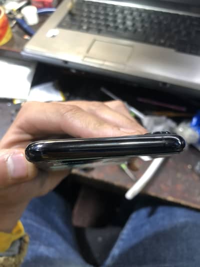 11 pro  PTA 256gb  khan mob fawara chok 10by10 water pack