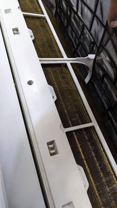 Haier 1 Ton DC inverter 03084102973