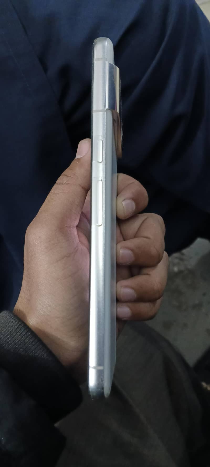 google pixel 8 pro 2