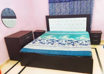 Luxury Wooden Queen Size Bedroom Set – Excellent Condition