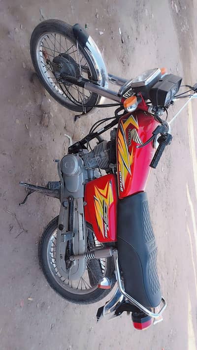 Honda125 Good condition for Sale location Gujranwala pH;03390940050