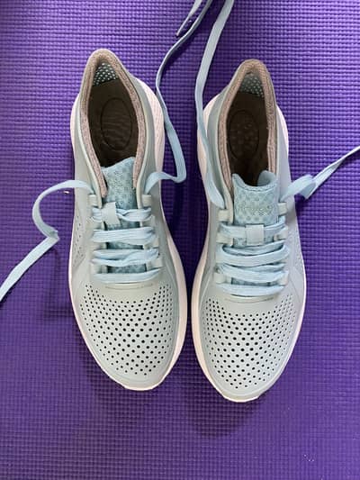 Womens Crocs LiteRide 360 pacer Aqua color size 10