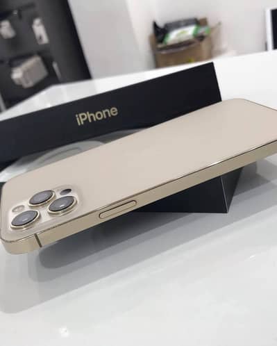 iphone Xsmax 11,12,13,14,15,16, 17 Pro Max available on instalment