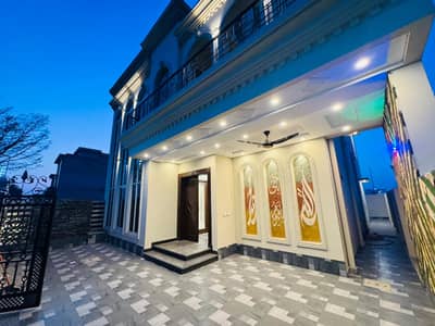 Spanish Style 10 Marla House Available for Sale