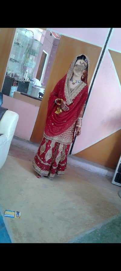 Bridal lehenga, red lehenga, wedding dress, barati dress, heavy lehen