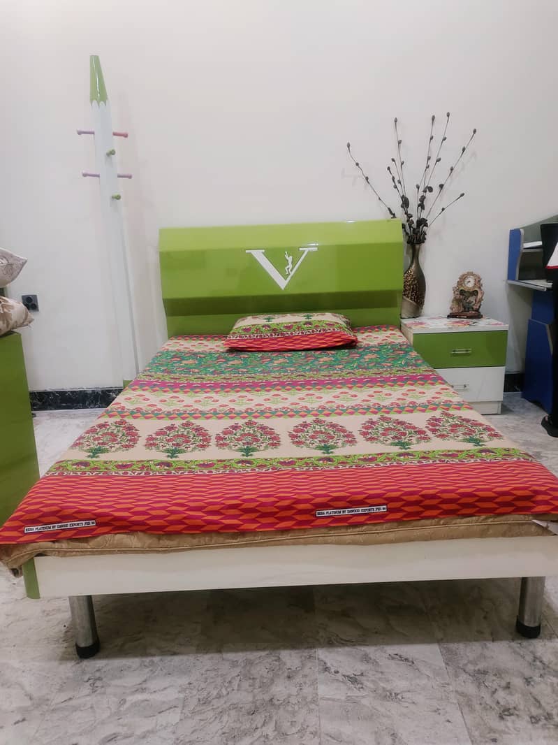 bed/single bed/side table/study table/serving table/hanging stand 0