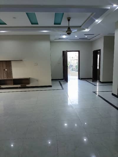 Architect Society 1 Kanal Uppar Portion Available For Rent
