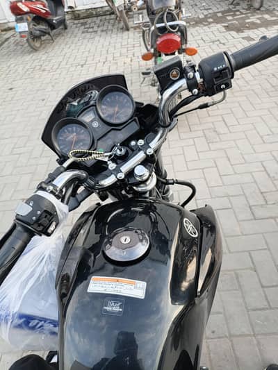 Yamaha ybr vip condition m only 3300 km use