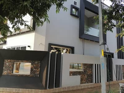 CORNER 7.5 MARLA FULLY FURNISHED HOUSE WITH SOLLAR SYSTEM IS AVAILABLE FOR SALE IN AA BLOCK, SECTOR D, BAHRIA TOWN LAHORE