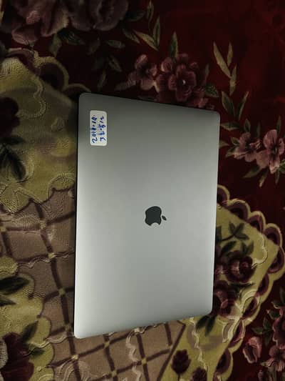 MacBook Pro 2019 , 16inch, 32GB, 500GB, 4GB graphic card 10/10