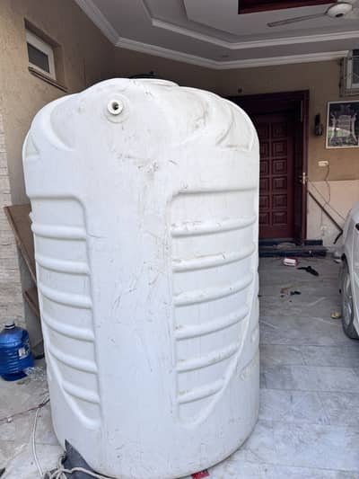 2000 Gallon Large Plastic Water Tank - Clean & Durable