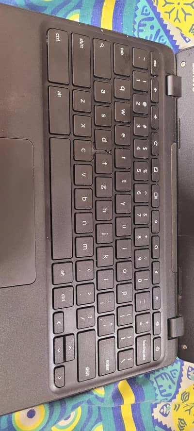 Chromebook Touch Screen Laptop – 4GB RAM / 32GB