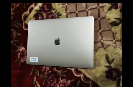 MacBook Pro 2019, core i7,16inch, 32GB, 500GB, 4GB graphic card 10/10