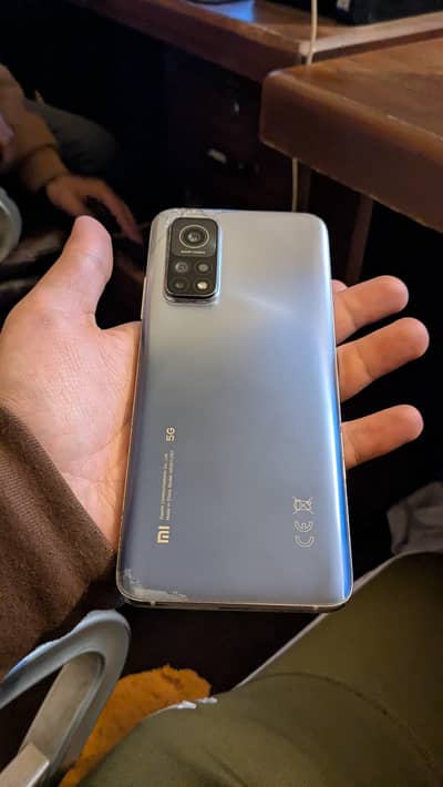 Mi10t 8/128 with complete box back cracked