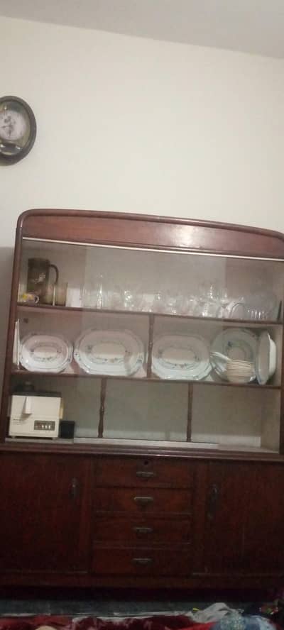 showcase without utensils