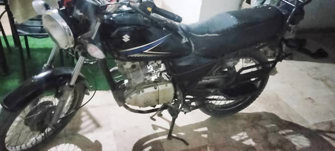 Suzuki gs 125cc self stat.  2010 model Karachi 03082299725 only call