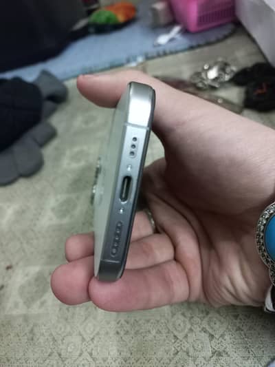 i sell my i phone 15 pro jv 128gb white titanium