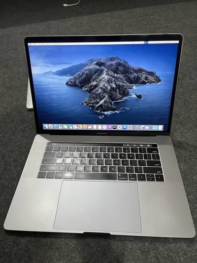 MacBook Pro 2017 ,15inch,Core i7, 16GB ,500GB ,2GB Graphics card