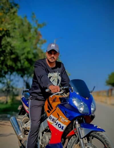 Honda CBR 150R repsol addition