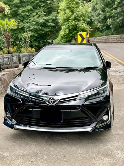 Toyota Corolla altis 1.8 x grande black room