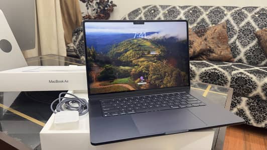 Apple Macbook Air 2024, M3 Chip, 15 Inches , 256GB SSD, 16GB Ram