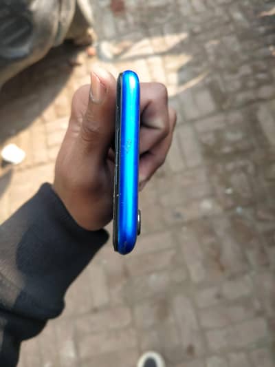 4 64gb box chgr sath hai