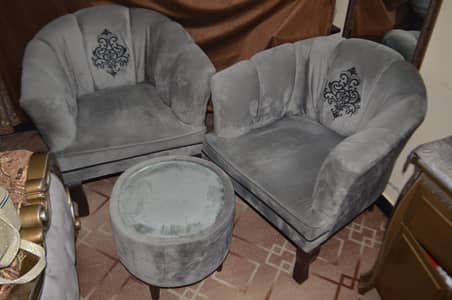 2 Luxury Arm Chairs with Coffee Table - Custom Made (Excellent Cond. )