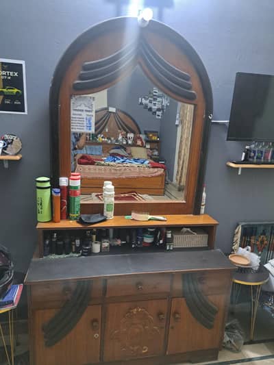 Wood dresseing table with storage