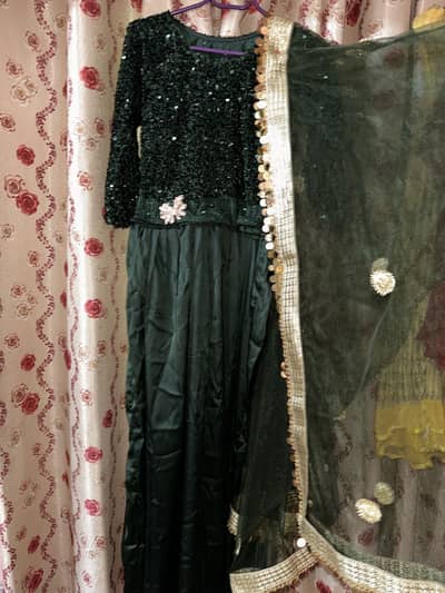 Green in color short chuli and lungs