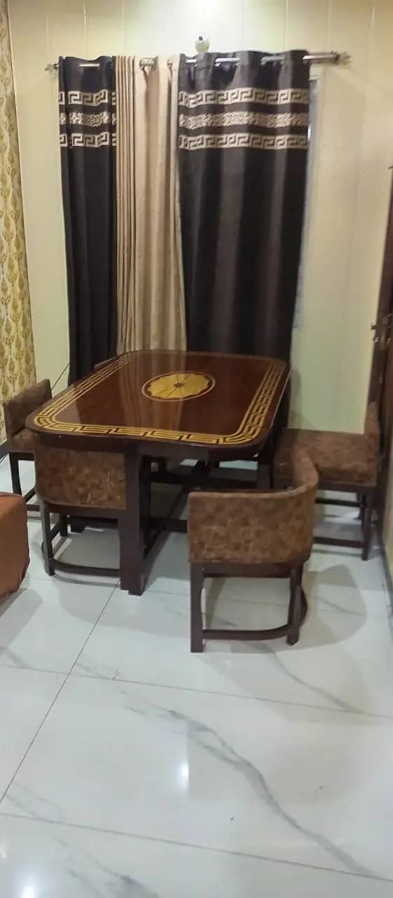 کھانے کی میز کا سیٹ  کے ساتھ 6 کرسیاں 6