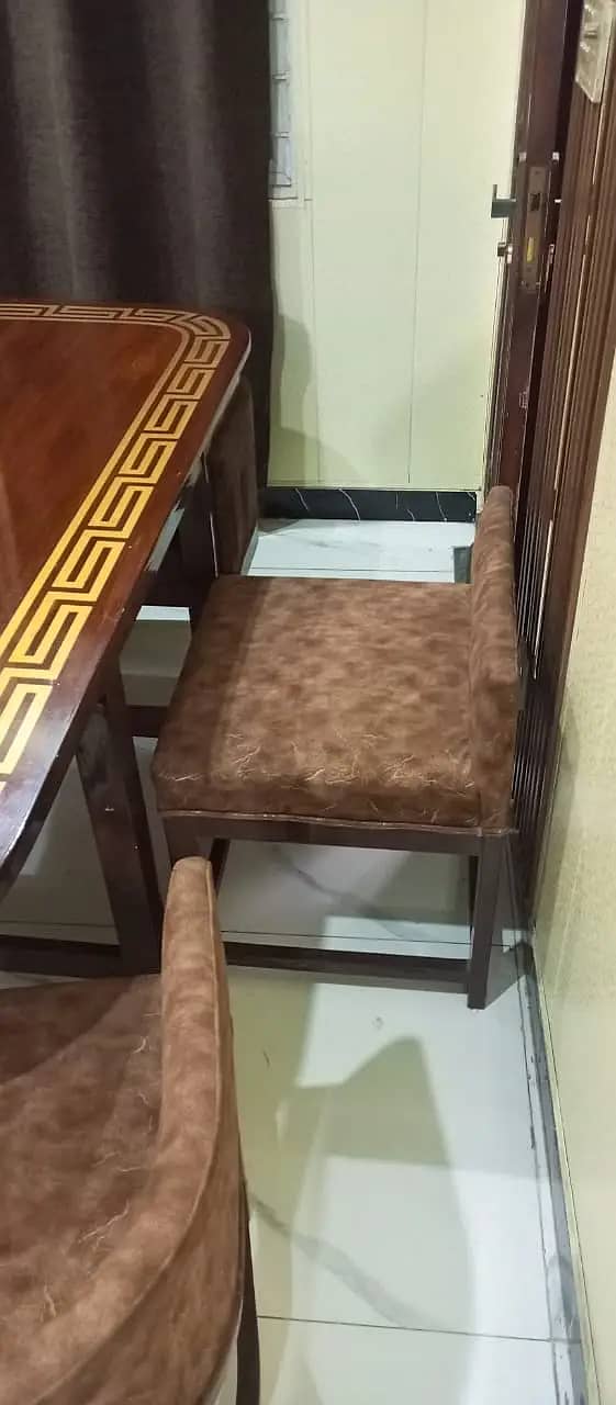 کھانے کی میز کا سیٹ  کے ساتھ 6 کرسیاں 8