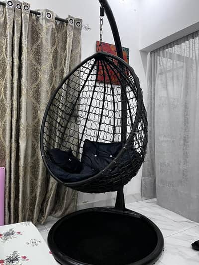 swing black colour, garden swing 8.5/10 condition (rug not included)