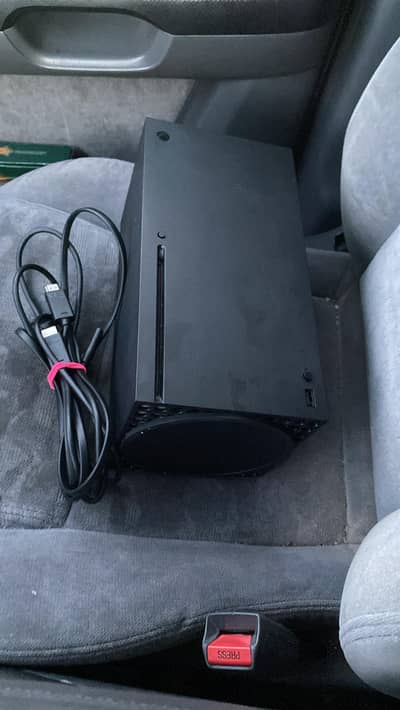 Xbox series X one tb just like brand new mint condition (USA version).