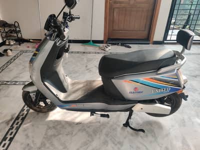 United 2024 Electric Scooty