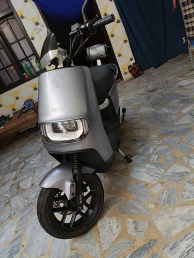 Metro Yadea E8S Pro Scooty brand New